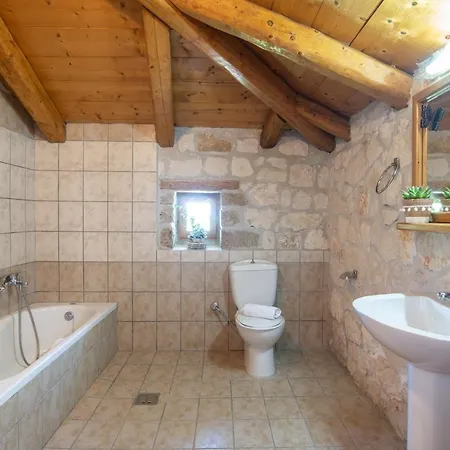 Gerakopetra Holiday home *